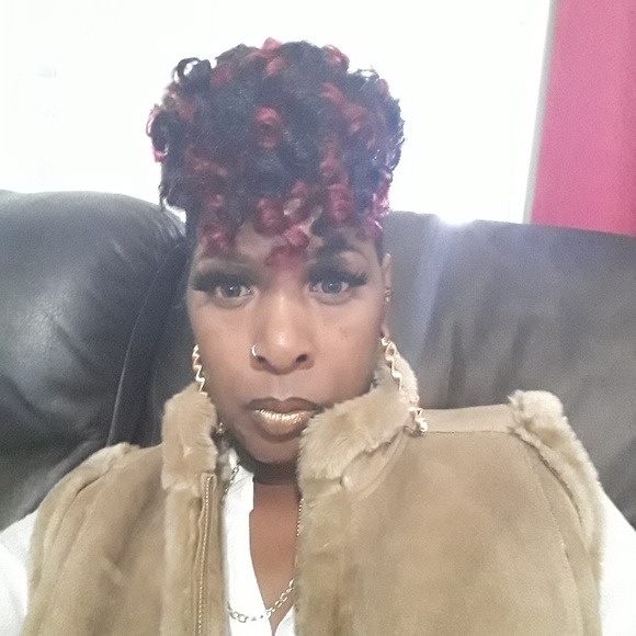 Meet your Posher, Bee - Picture 1 of 1